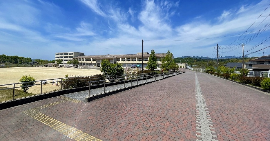 木津川市立梅美台小学校・現地写真（2023年5月）