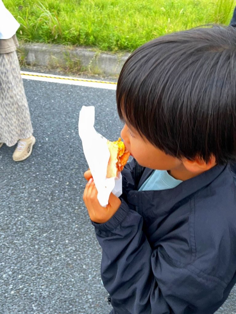 木津川市市民まつり・花火大会・たこせんを食べています